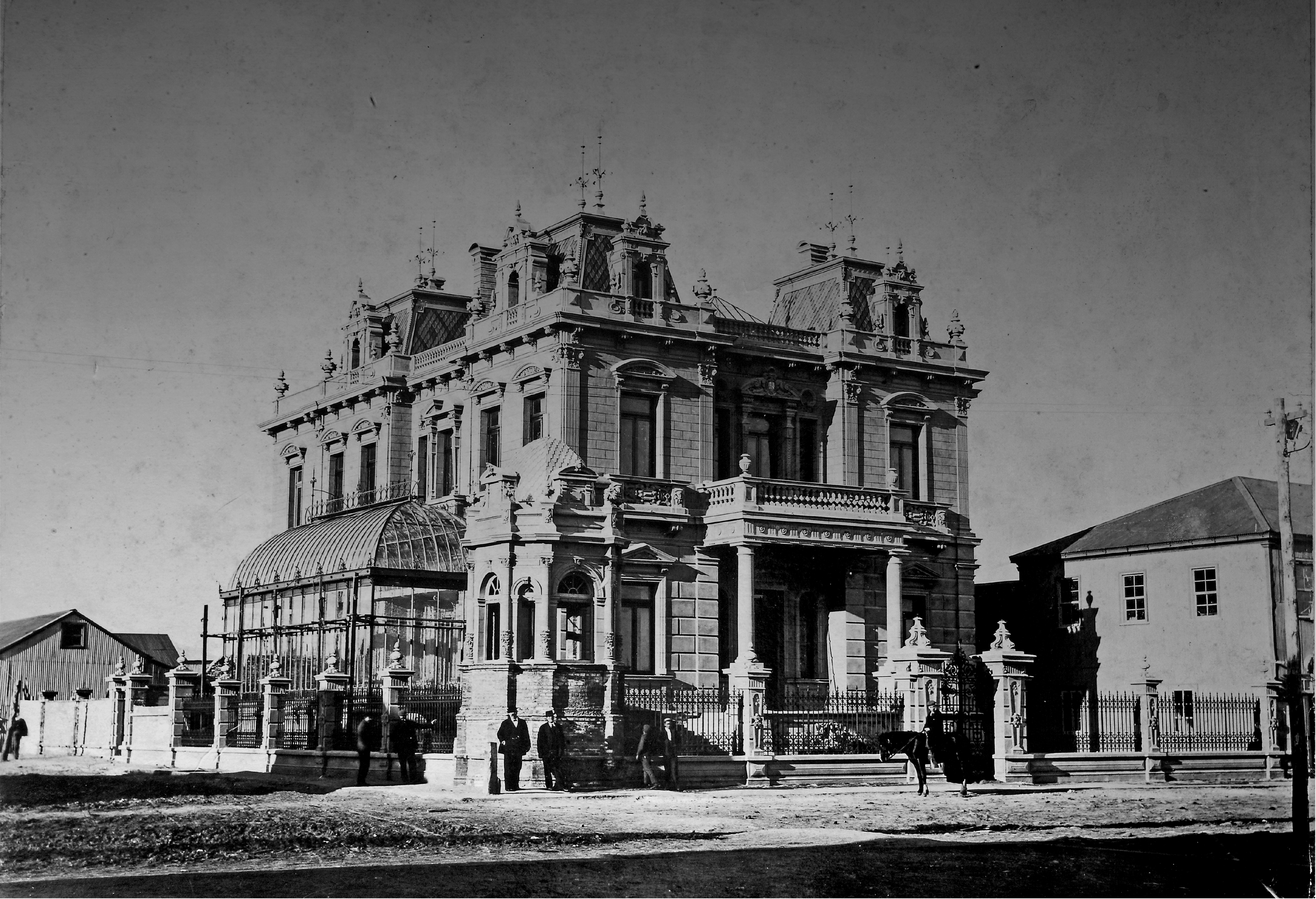 El palacio Sara Braun donde está ubicado Taberna Club de la Unión fue construido entre los años 1895 y 1905